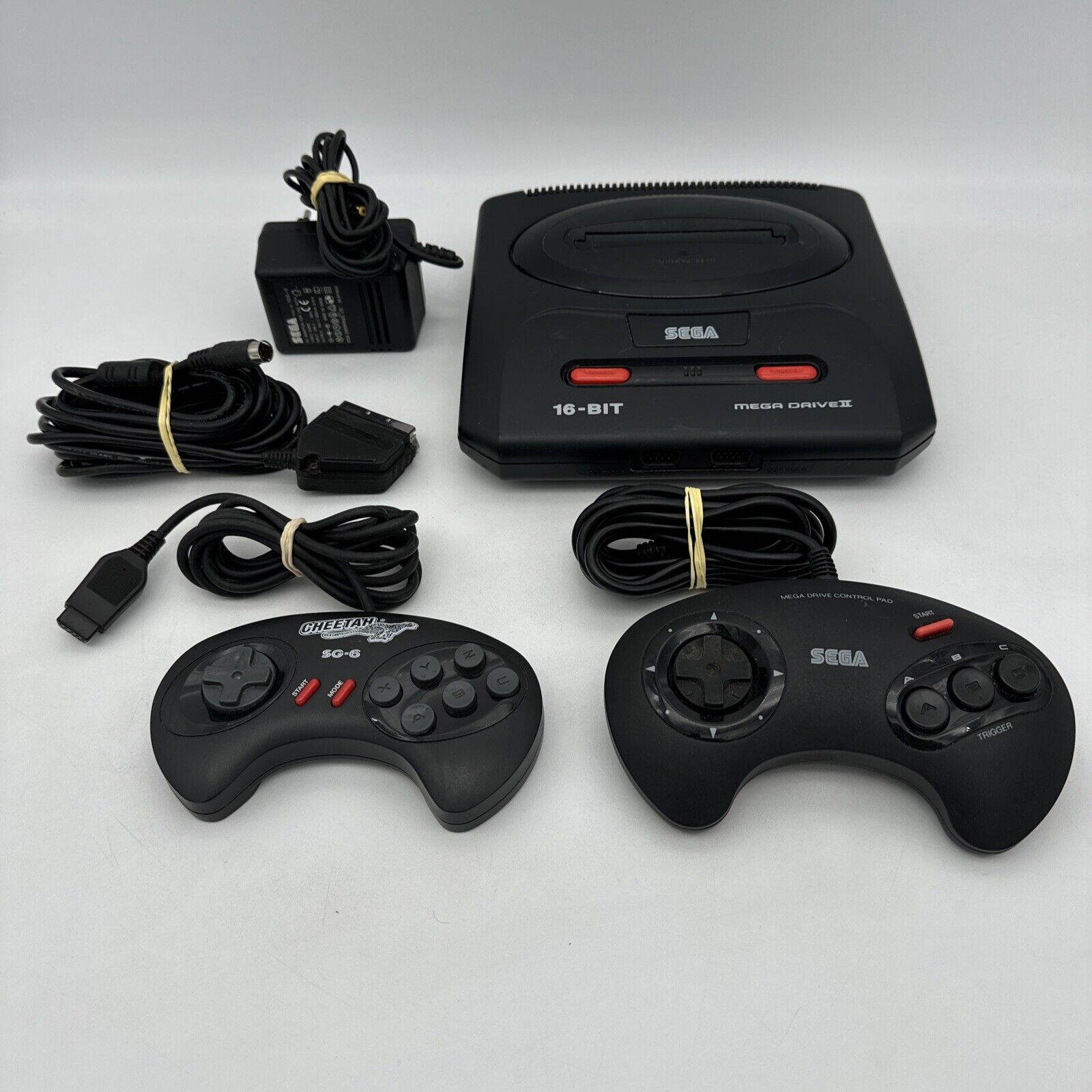 Console Sega Megadrive 2 avec cables et 2 manette - mega dri